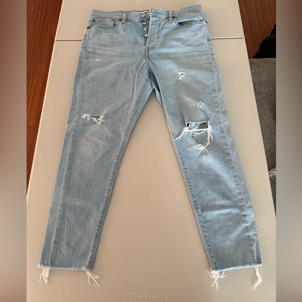 Levi’s - Light Blue Distressed Jeans